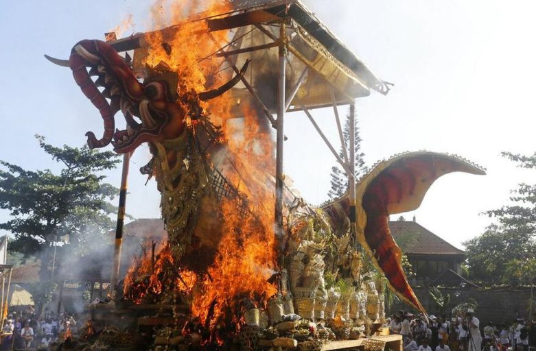 Mengenal Tradisi Ngaben Ritual