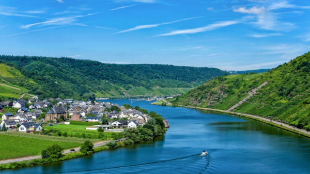 Menyelami Keindahan Panorama Sungai Mosel di Jantung Jerman